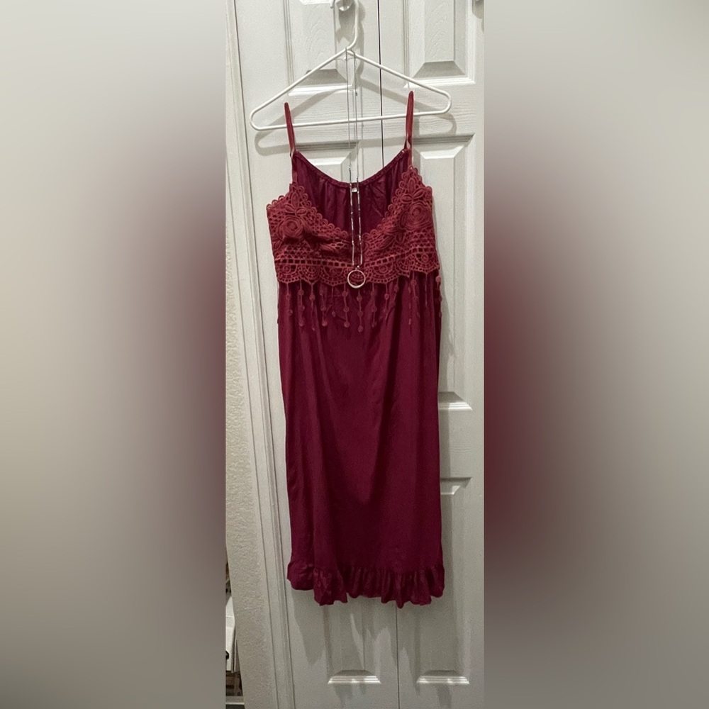 🦋Elegant Burgundy midi Dress ~ crochet design in front, ruffled on the bottom. - Picture 7 of 9